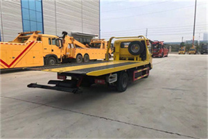 牟定非事故拖车